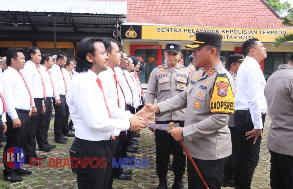 63 Anggota Terima Penghargaan dari Kapolres Blitar Kota, Berprestasi Ungkap Kasus Hingga Kinerja Cemerlang