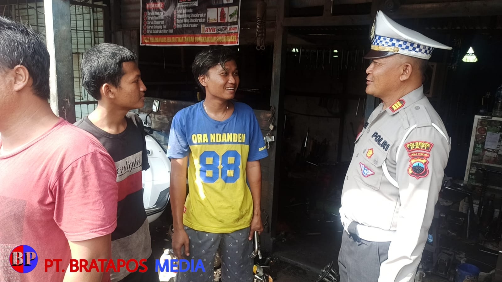 Satlantas Polresta Pati Sasar Penjual di Mbongsri, Sosialisasi Larangan Knalpot Brong
