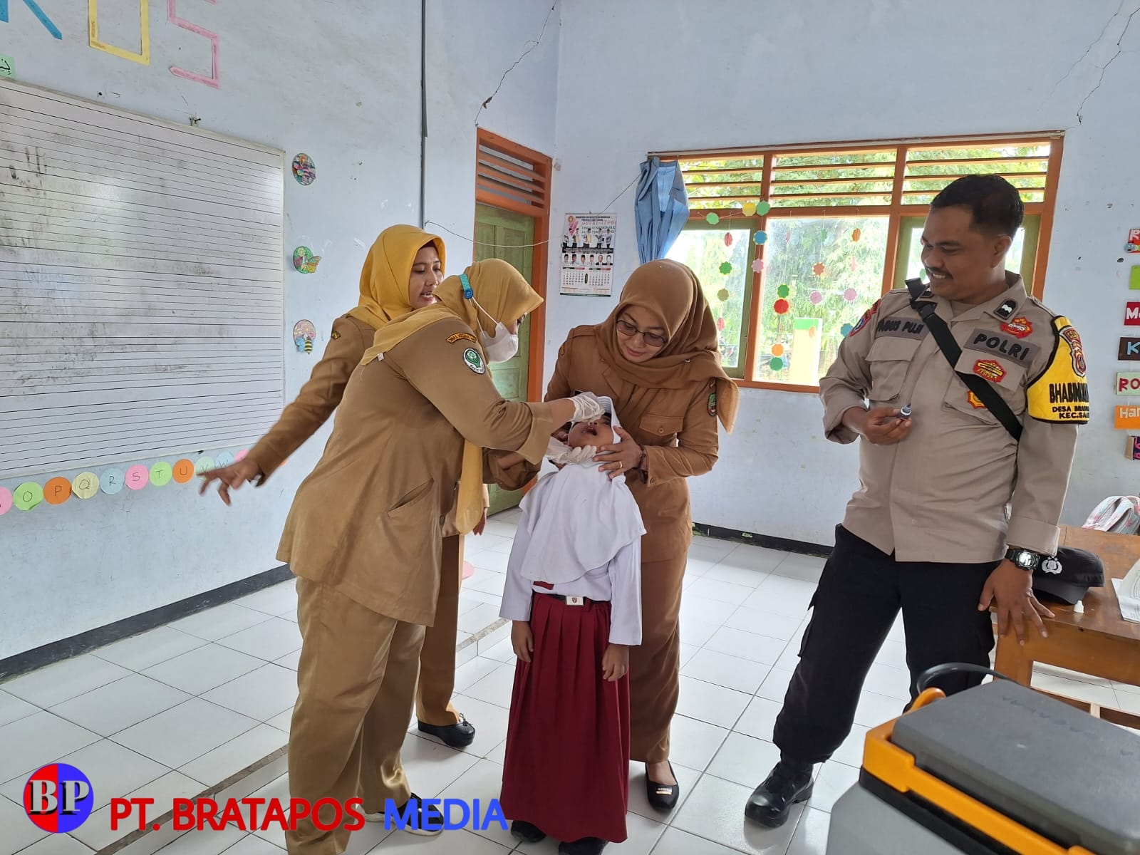 Bhabinkamtibmas Polsek Sambong Monitoring Pelaksanaan Pekan Imunisasi Nasional Polio