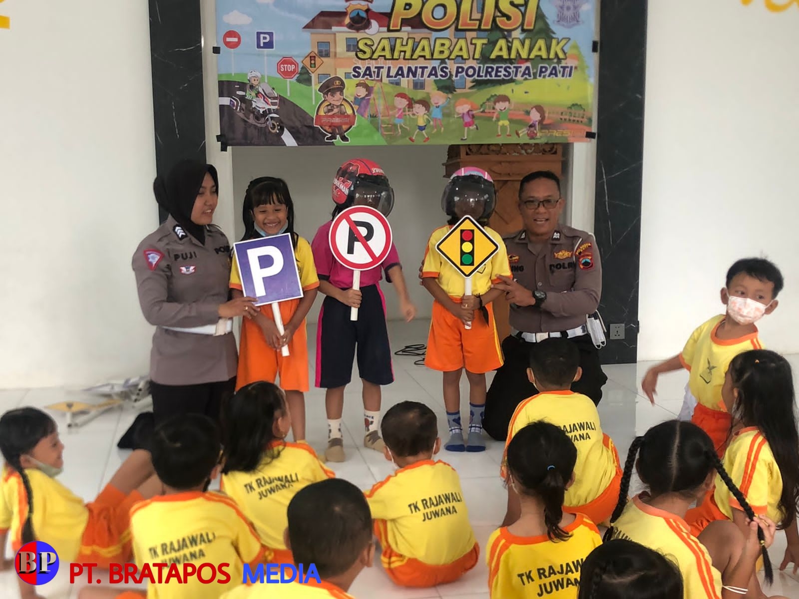 Motivasi Anak Usia Dini, Polwan Cantik Berikan Edukasi TK Rajawali Pati