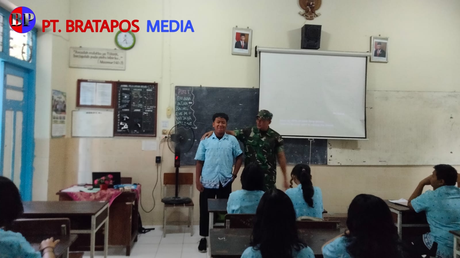 Serma Yudhi Berikan Motivasi kepada Pelajar SMA 1 Kristen Sidokare