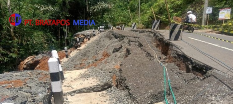 Buang-buang Anggaran, Bangunan Bronjong Baru Seumur Jagung Ambrol