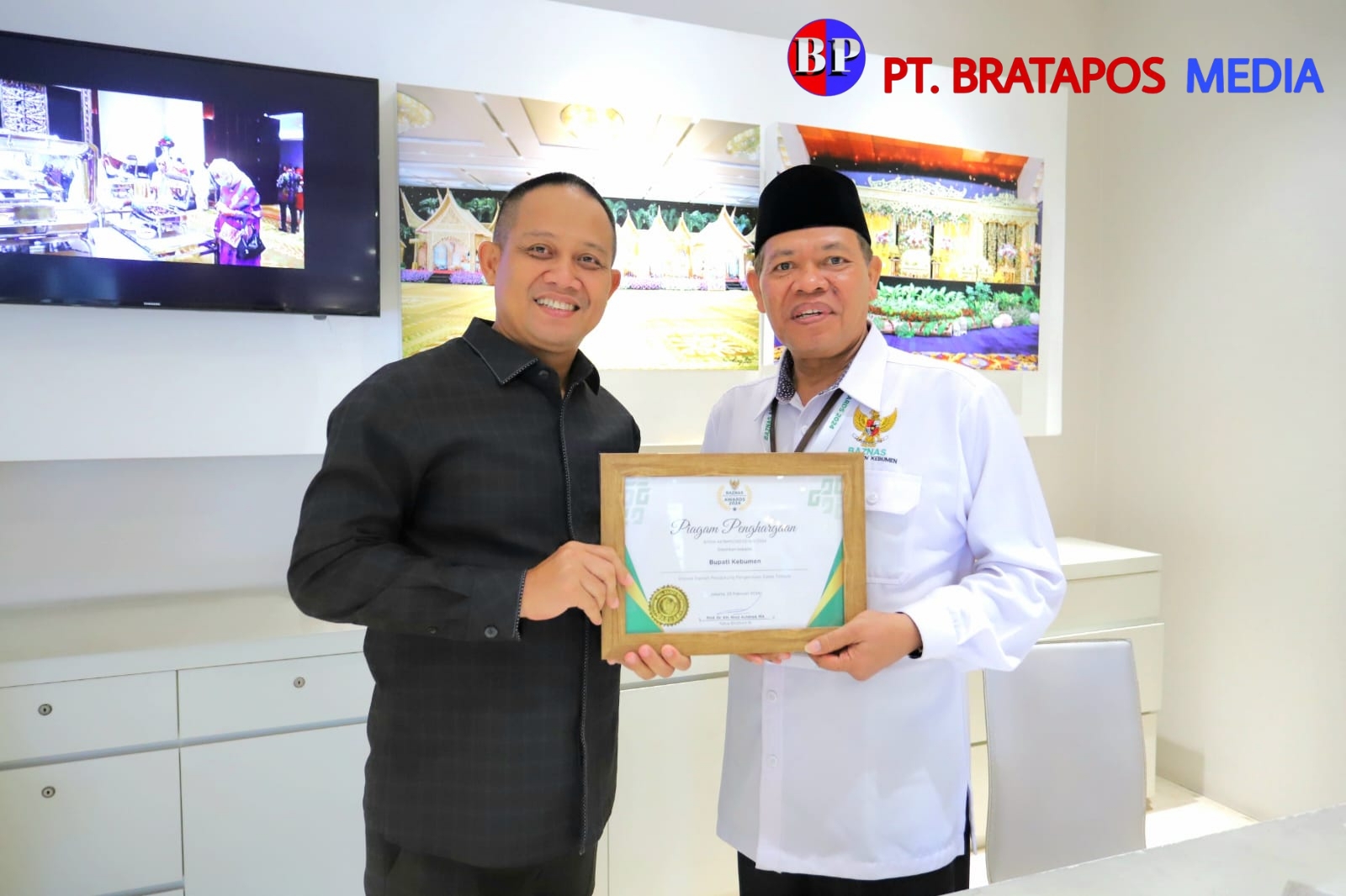 Bupati Kebumen Raih Penghargaan BAZNAS Award 2024