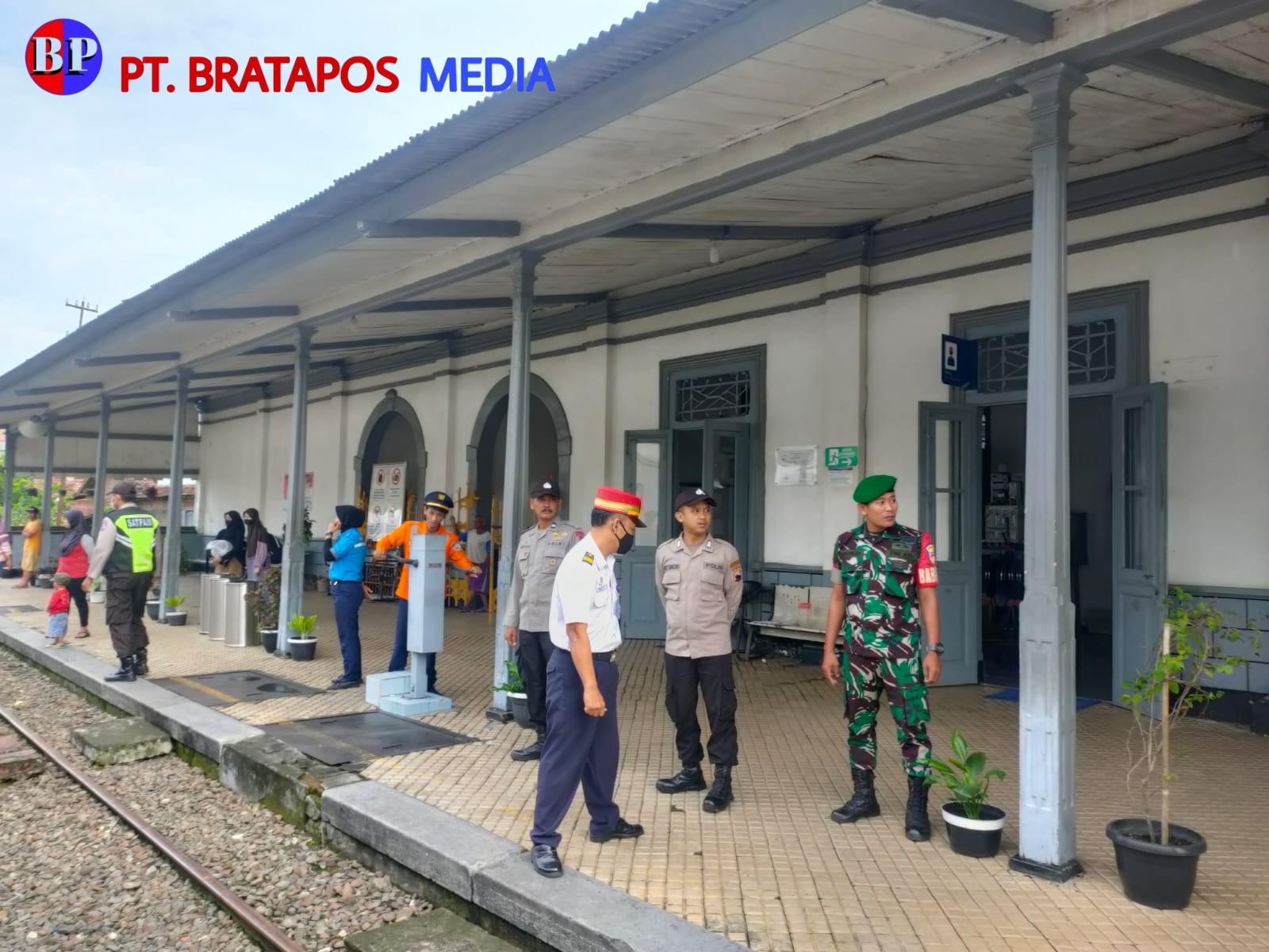 Pantau Pemudik, TNI Koramil Juwangi Amankan Stasiun Telawa