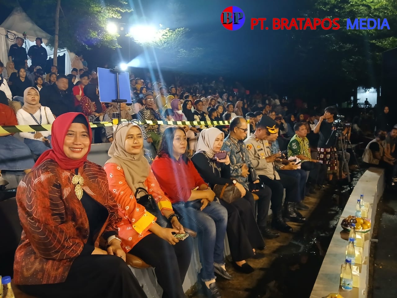 Kadispar Demak Terciduk Tersenyum Lebar Pada Saat Menghadiri Acara Pagelaran Goa Kreo