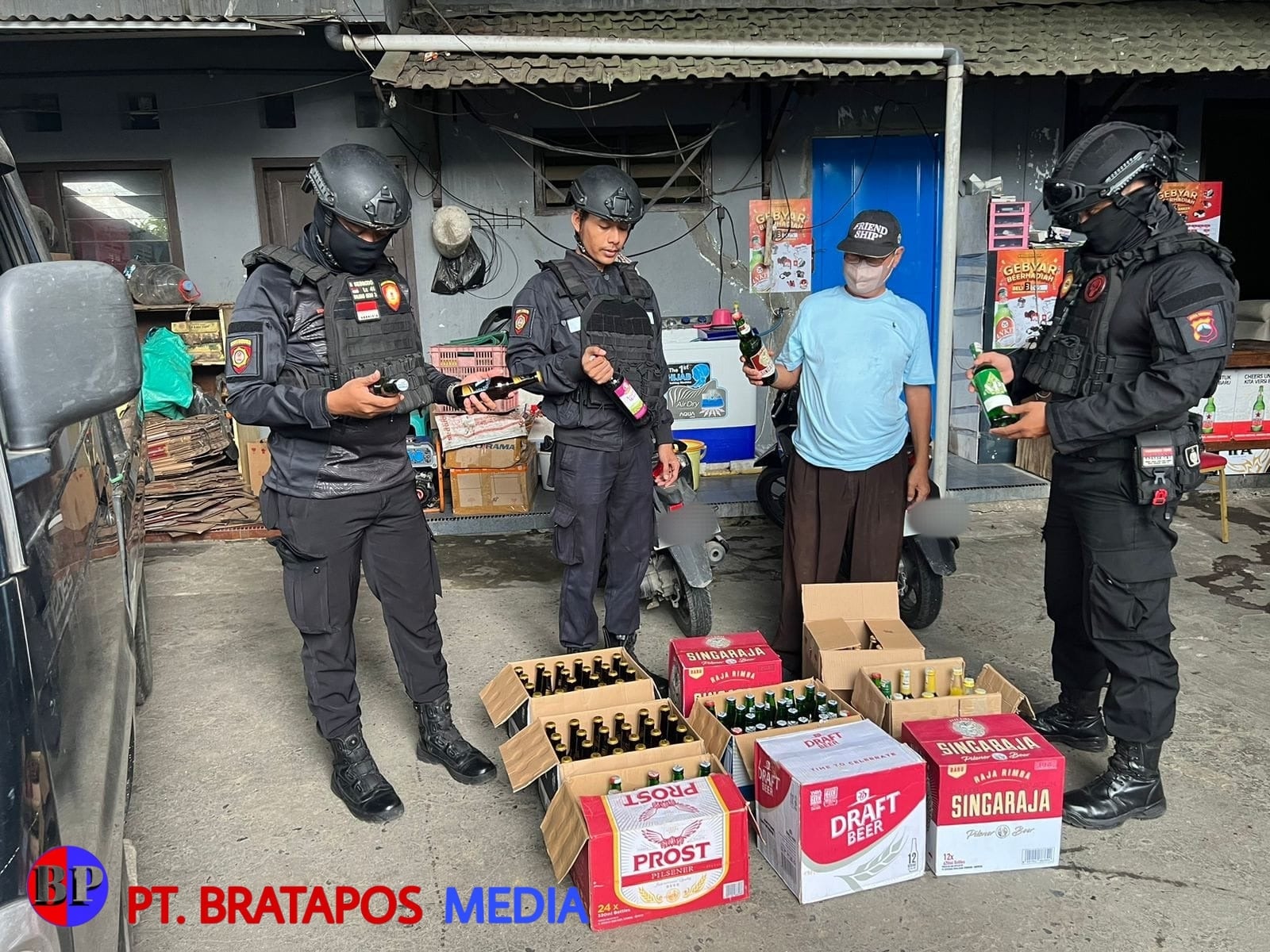 Satresnarkoba Polres Kudus Berhasil Amankan Ratusan Botol Miras dalam Operasi Razia