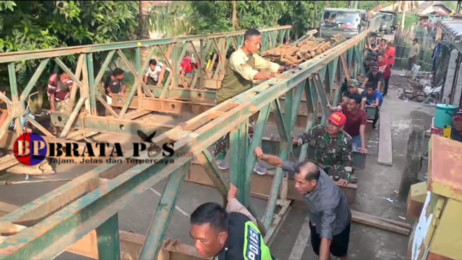 Whoosh, Kodam II/Swj Bangun Jembatan Bailey di Prabumulih