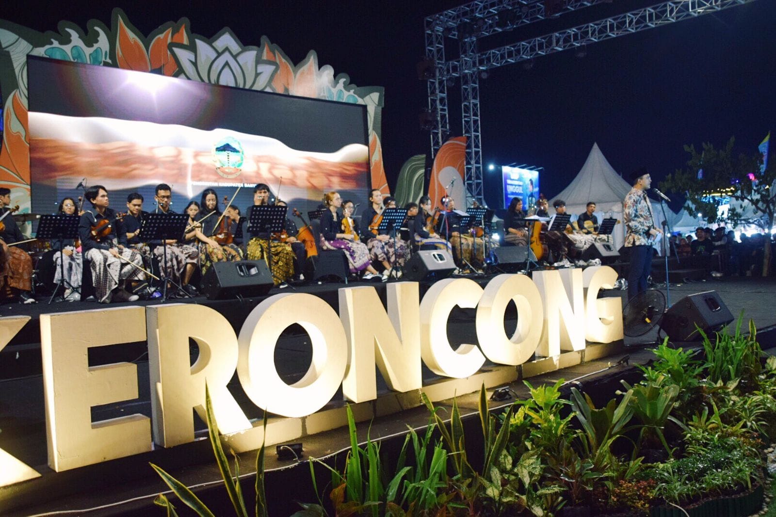 Acara Keroncong Svaranusa di Menara Purwokerto Ditutup Penampilan Ndarboy Genk