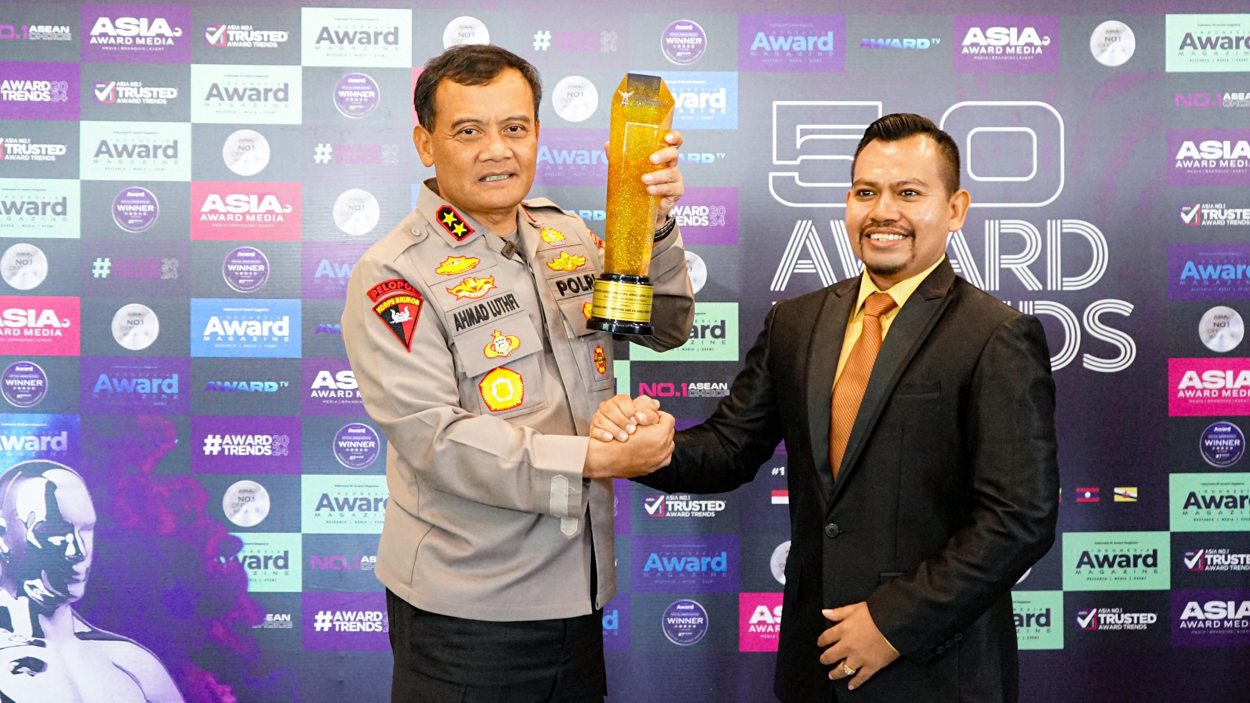 Irjen Pol Ahmad Luthfi Terima Penghargaan Indonesia Most Inspiring And Valuable Figure 2024 Dari Indonesia Award Magazine