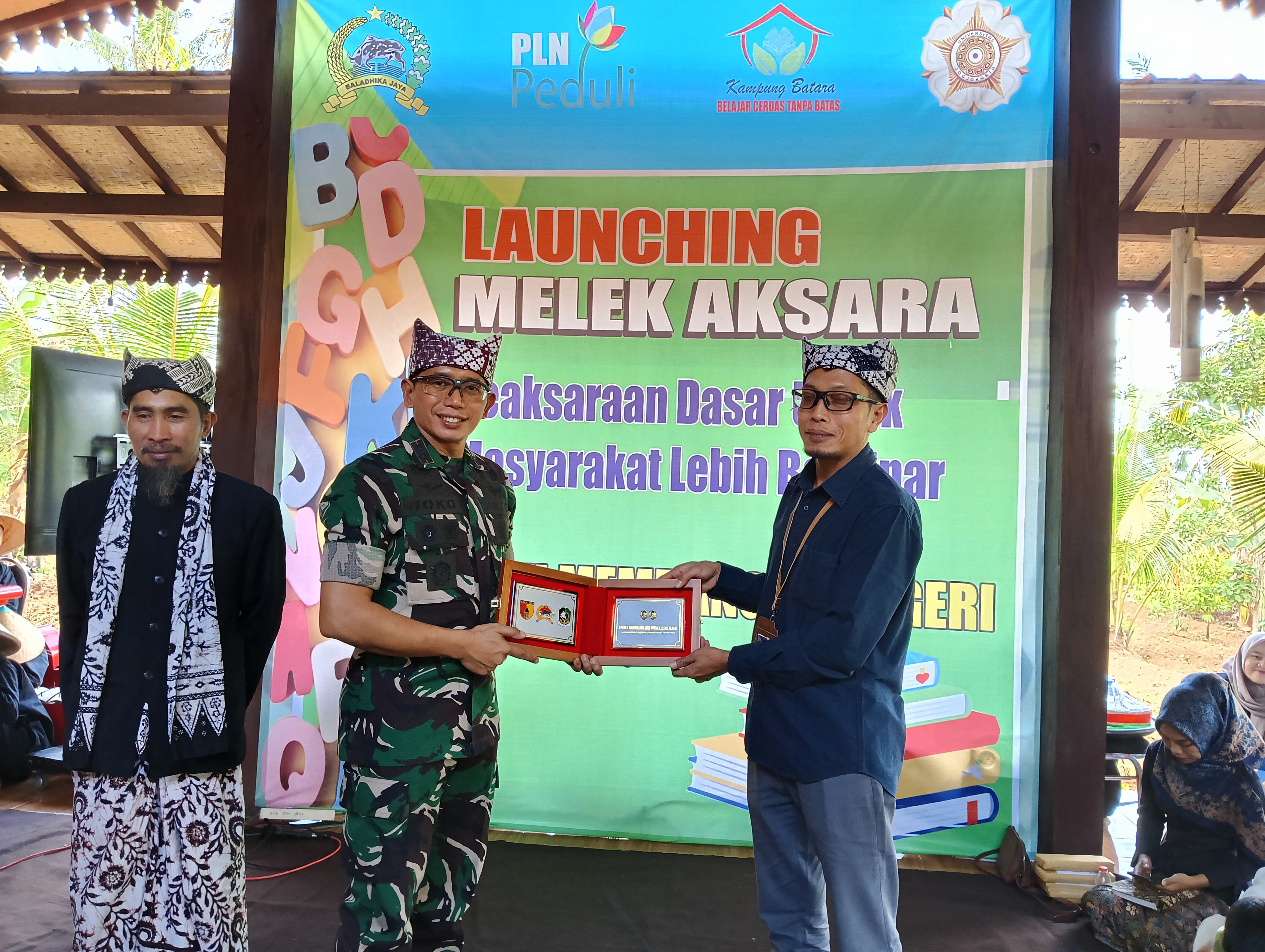 Dandim 0825/Banyuwangi Membuka Kegiatan "Launching Melek Aksara" di Kampoeng Batara
