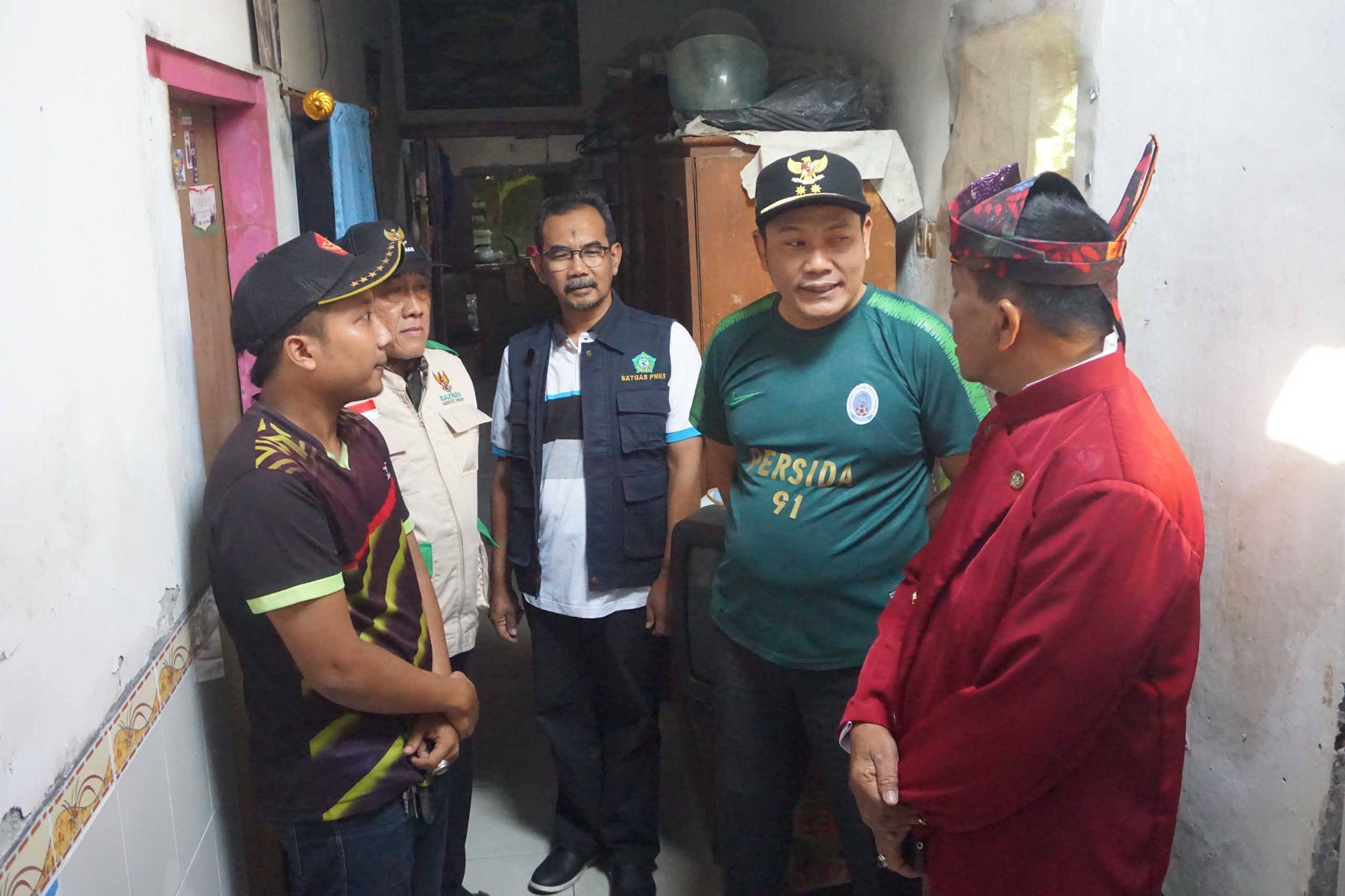 Plt Bupati H Subandi Bersama Baznas Bantu Perbaikan Empat Rumah Warga di Gedangan dan Buduran