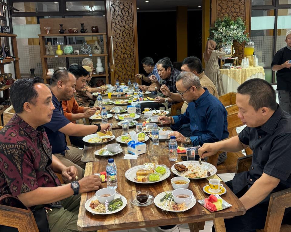 PENYAMBUTAN PJ. BUPATI PRINGSEWU OLEH PEMBINA LMPP NTB BESERTA PAGUYUBAN LAMPUNG-LOMBOK SETELAH HADIRI ACARA PEMBUKAAN GTTGN KE-25 NTB