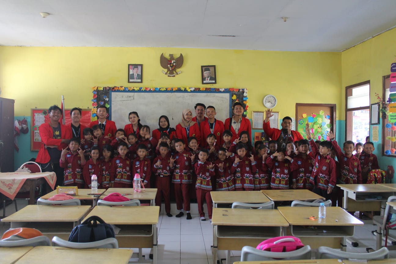 Menumbuhkan Rasa Patriotisme Sejak Dini di SDN Bening II Melalui Penerbitan Buku Kebhinekaan Budaya Indonesia