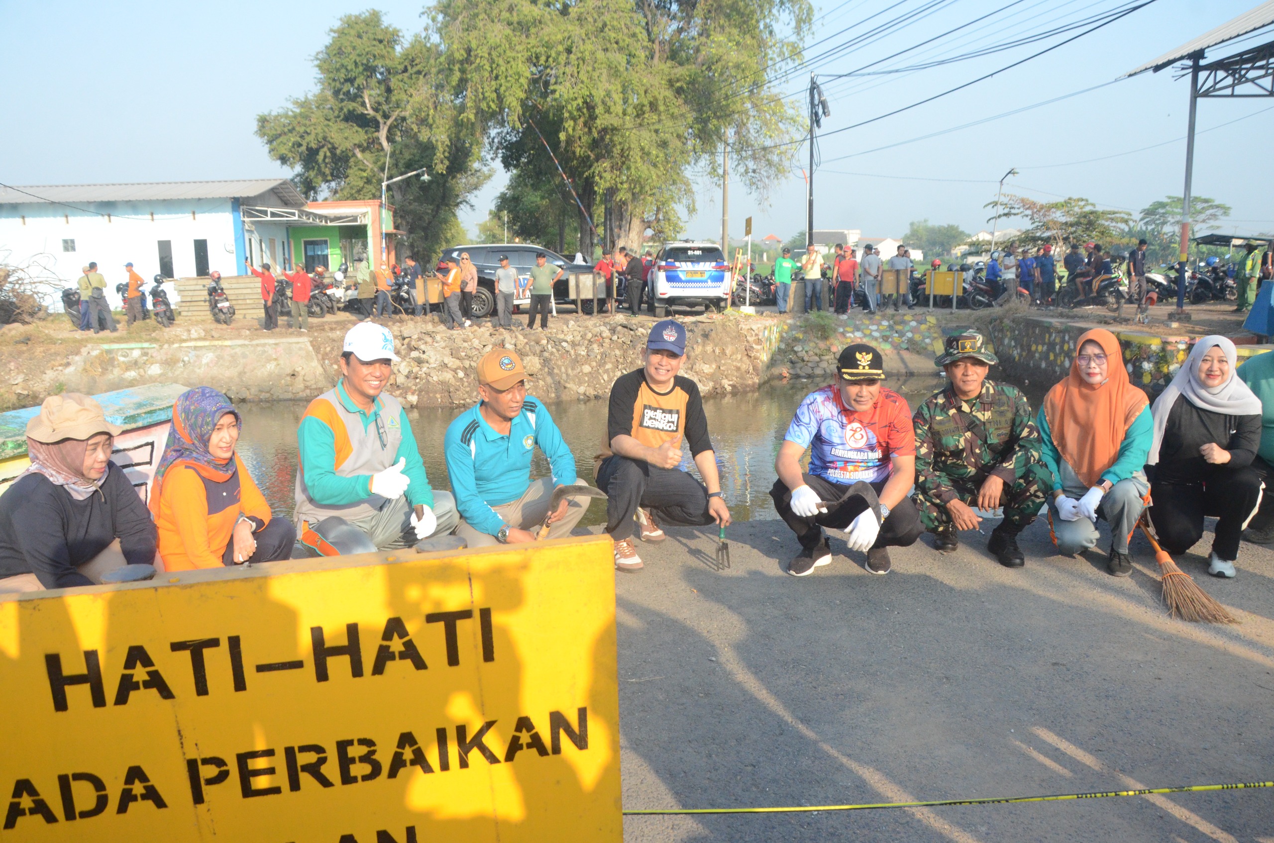 Plt. Bupati Sidoarjo Gerakkan OPD untuk Kerja Bakti Massal Pasca Robohnya Jembatan Kedungpeluk