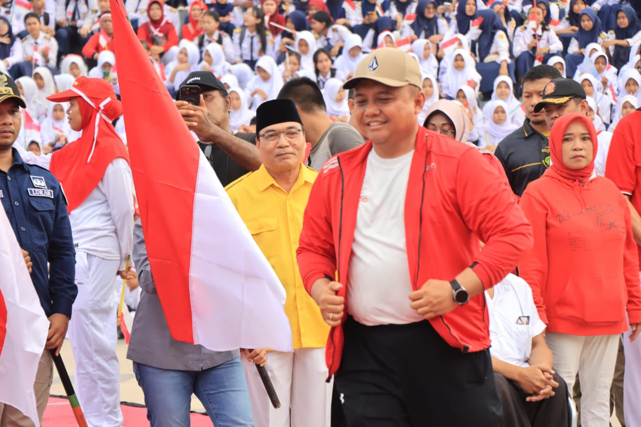 Gerakan Pembagian Bendera Merah Putih Tahun 2024 Dihadiri Oleh Kapolresta Mataram