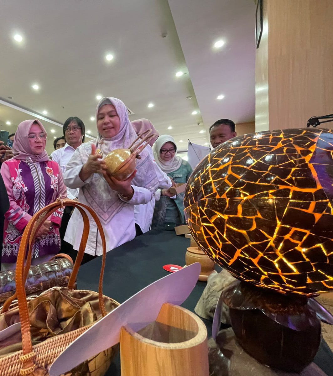 "Kadisperin NTB, Dorong Peningkatan Kreativitas  dan Inovasi Pengrajin NTB"