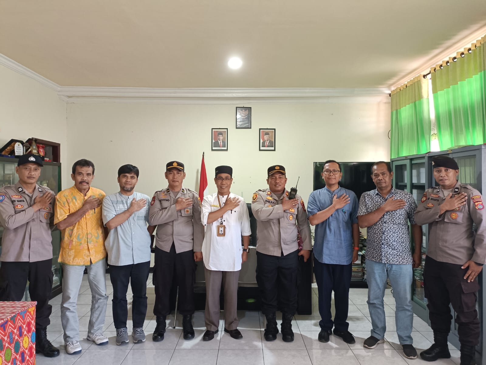 Kolaborasi Aparat dan SMK Negeri 3 Mataram Dalam Rangka Menjaga Kamtibmas Kecamatan Selaparang