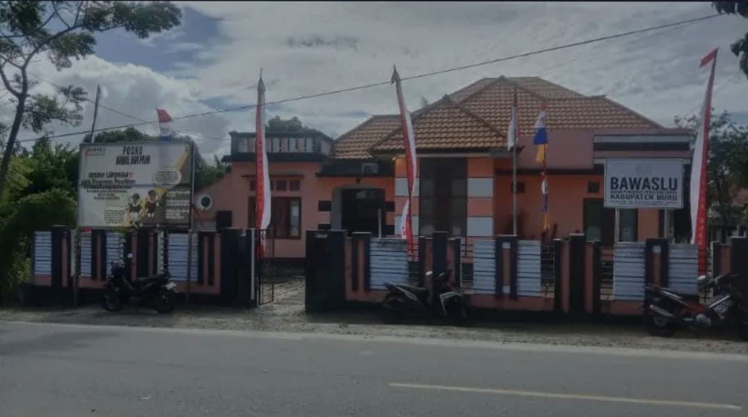 Bawaslu Buru Ajak Masyarakat Awasi  Pilkada Serentak 2024