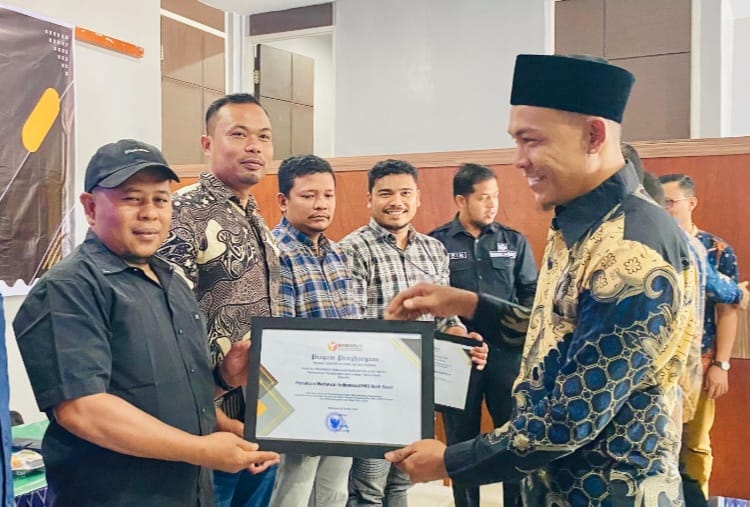 PWI Aceh Barat Terima Penghargaan dari Bawaslu