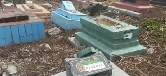 Viral Pemakaman Bertuliskan Disegel PN Indramayu