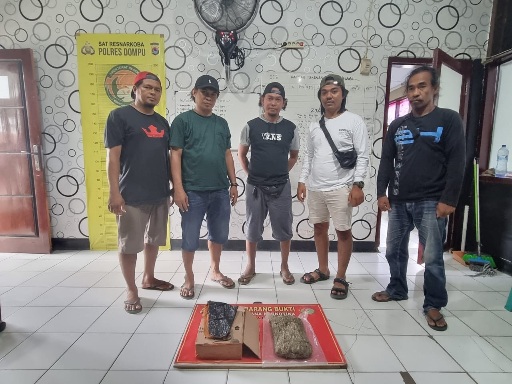 Penyelundupan Ganja 4 Kg, Via Jasa Pengiriman, Berhasil Digagalkan Tim Opsnal Polres Dompu