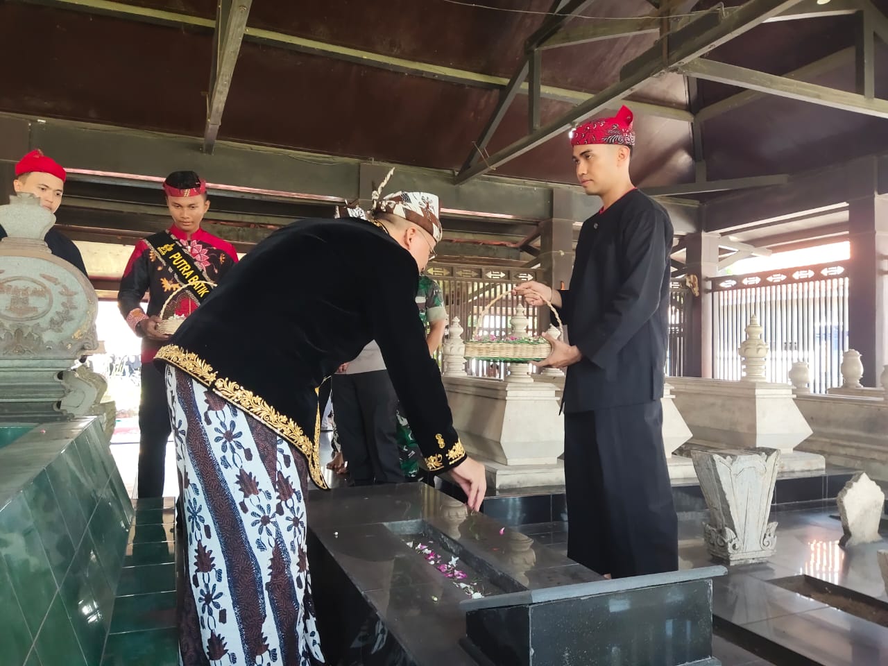 Hari Jadi Kota Sampang ke-401 Pemkab Sampang Gelar Kegiatan Ziarah Makam Rato Ebuh