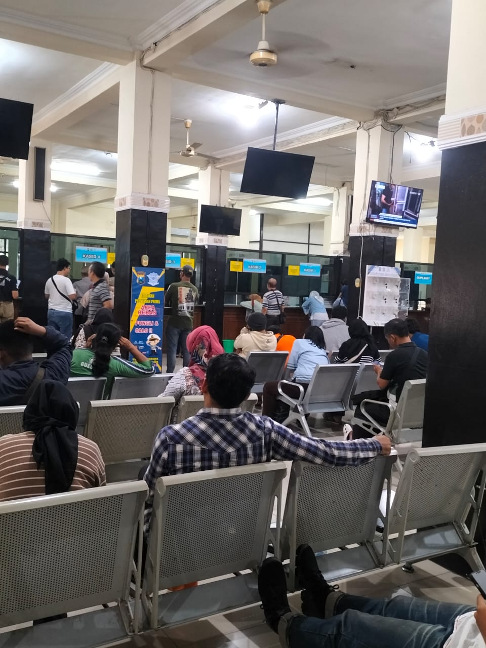 Pelayanan Samsat Ketintang Surabaya Selatan Diapresiasi Ramah, Tertib, dan Terbaik