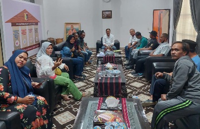 Para pedagang Yang Senpat Viral Digusur Dagangannya, Ahirnya Diatensi Serius Oleh PJ. Bupati Lombok Timur dan Langsung Dapat Bantuan Berupa 10 Tenda