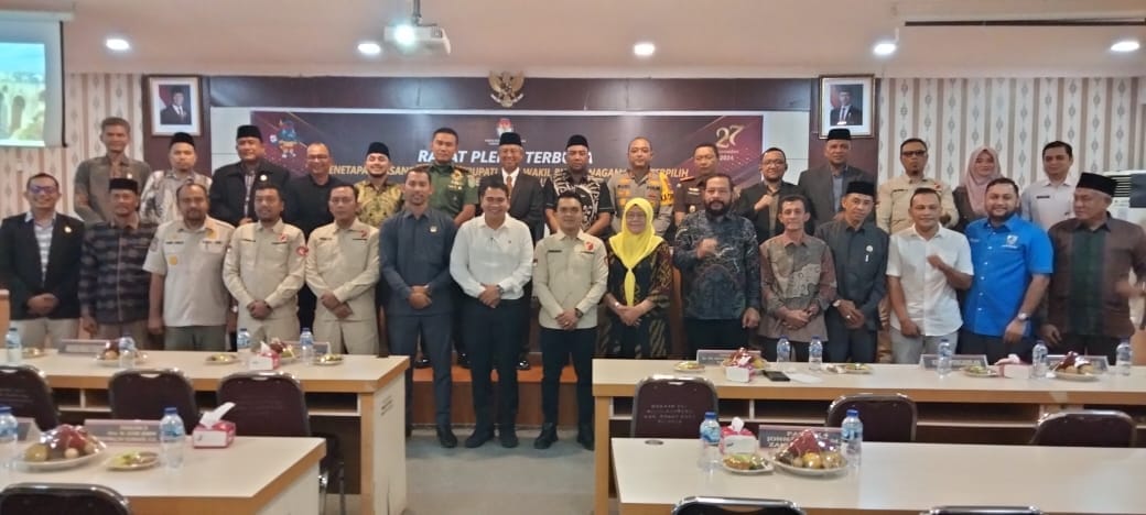 Rapat Pleno Terbuka KIP Nagan Raya Tetapkan Paslon TRK-Sayang Sebagai Pemenang Pilkada