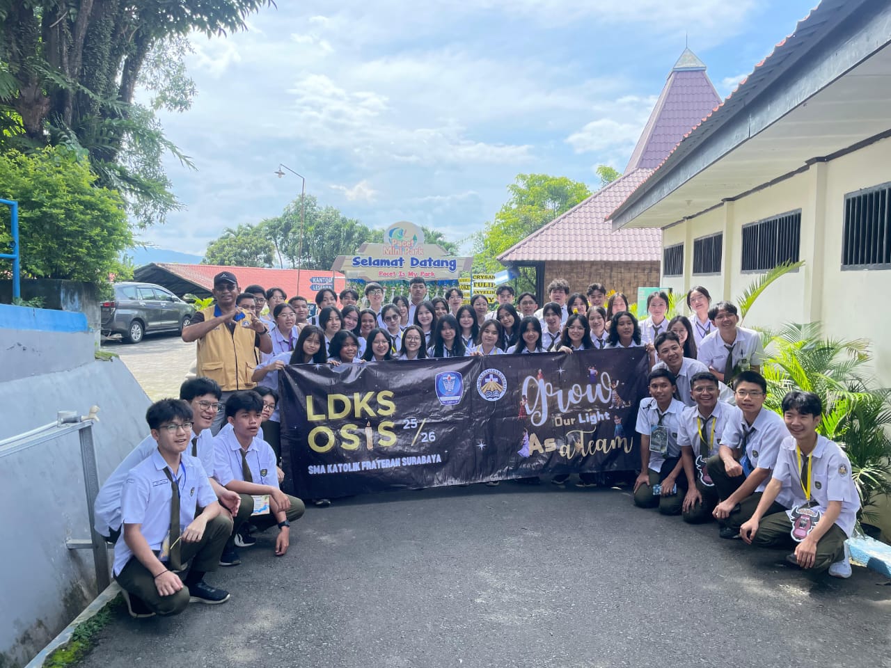 SMAK Frateran Surabaya Gelar LDKS di Pacet dengan Tema Grow Our Light As a Team