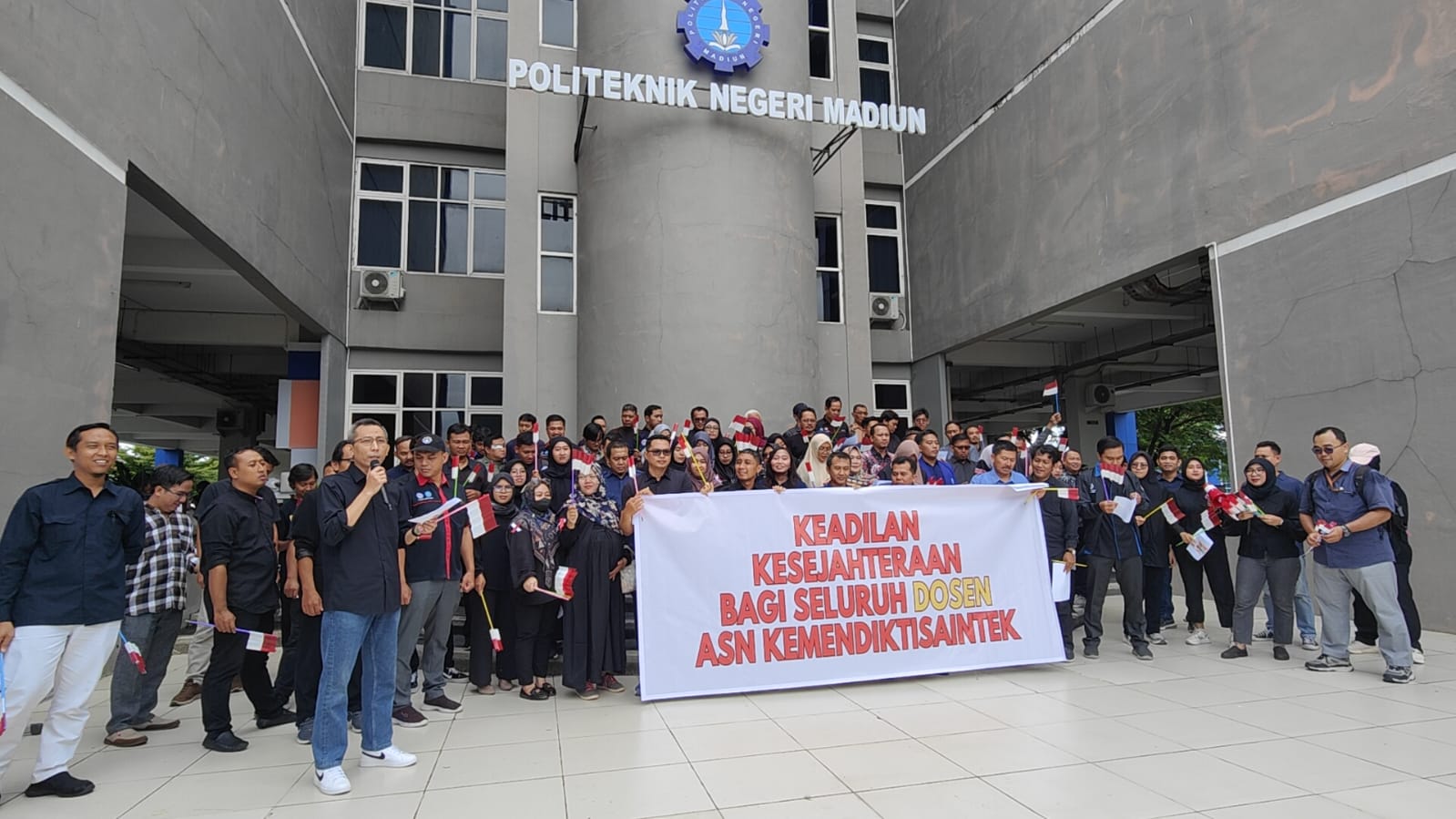 Dosen Politeknik Negeri Madiun Gelar Aksi Demo Tuntut Pencairan Tunjangan Kinerja yang Tertunda Sejak 2020
