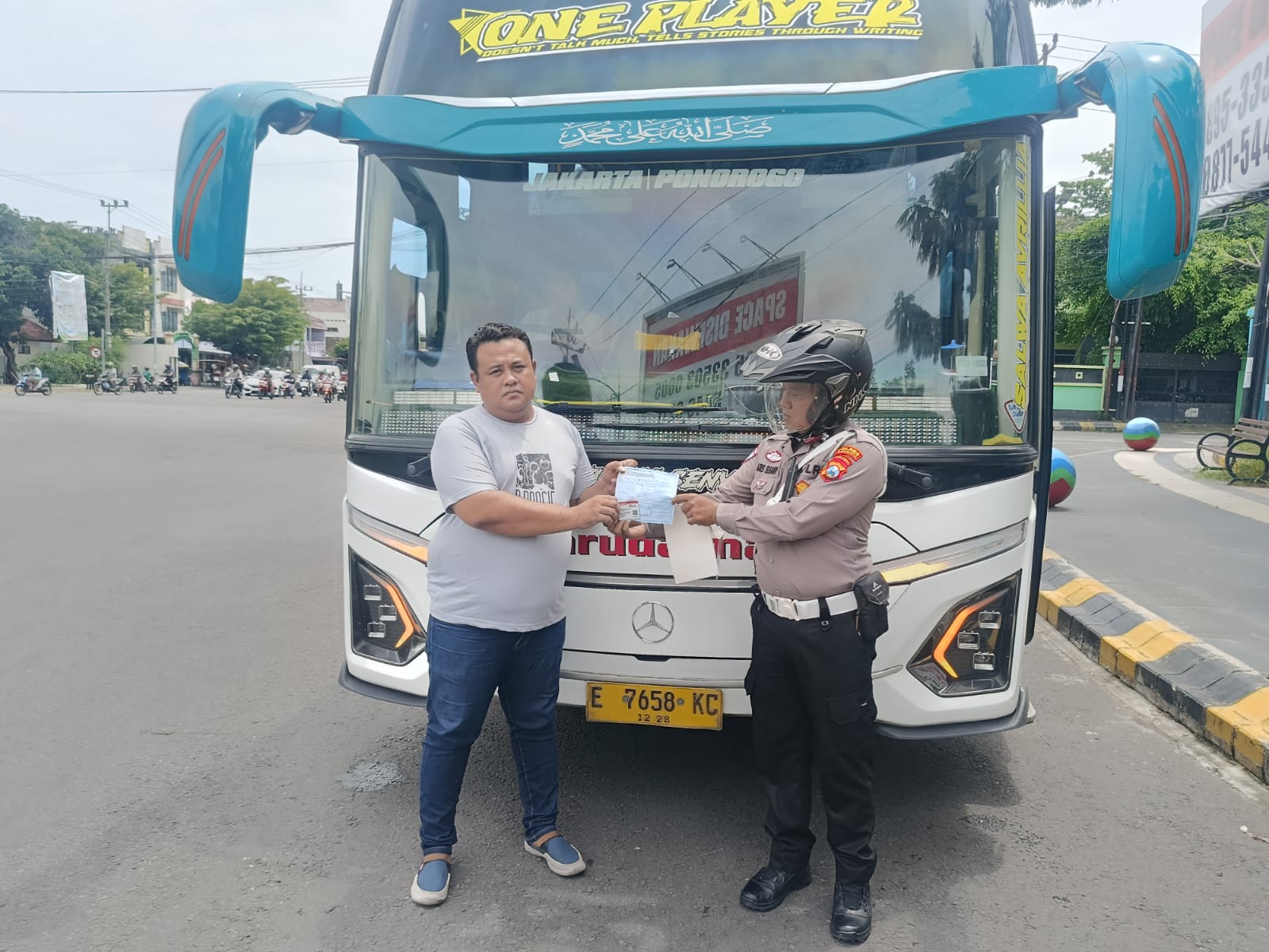Penindakan Tegas Pelanggaran Lalu Lintas di Simpang Lima Pendekar, Polres Madiun Kota Tilang Tiga Kendaraan
