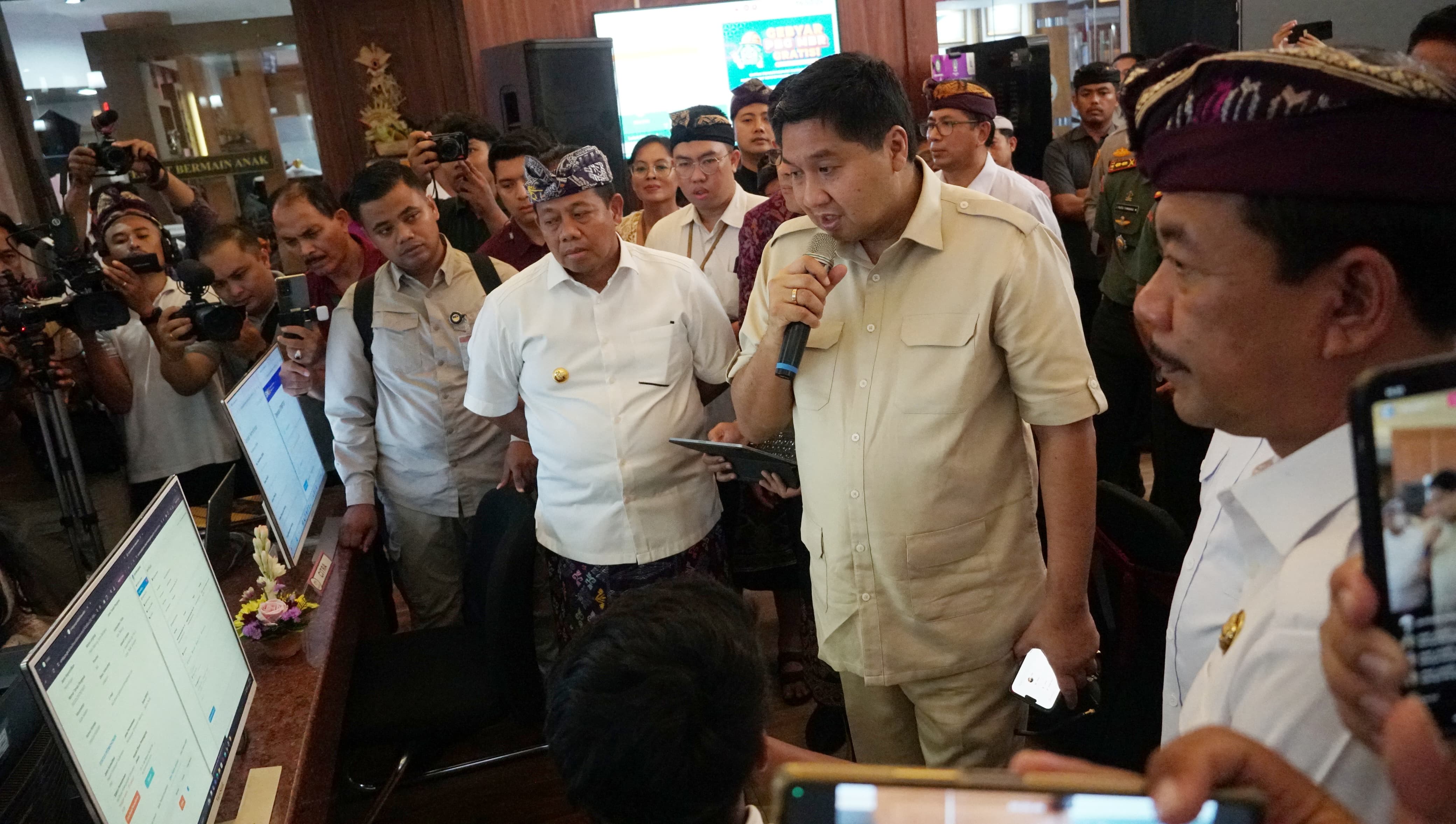 Transformasi Layanan PBG, Pj. Gubernur Bali Dampingi Mendagri dan Menteri PKP Tinjau MPP Badung