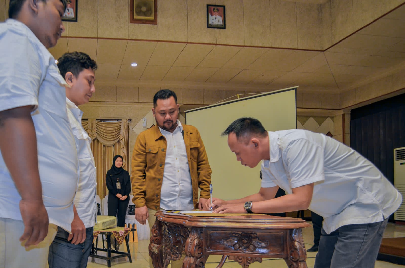 Ketua dan Pengurus KWG Dikukuhkan, Bupati Gresik Ajak Perkuat Sinergi Sukseskan Program Pemerintah