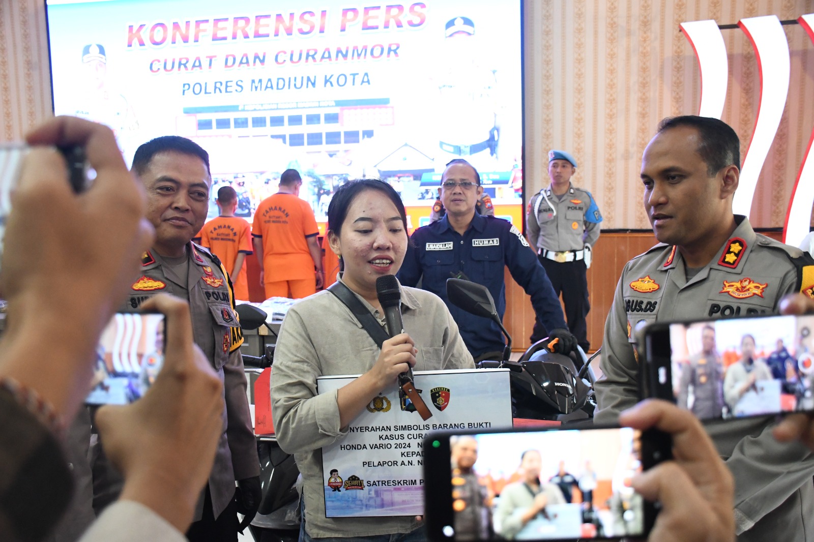 Polres Madiun Kota, Serahkan Barang Bukti Sepeda Motor Hasil Curanmor kepada Korban