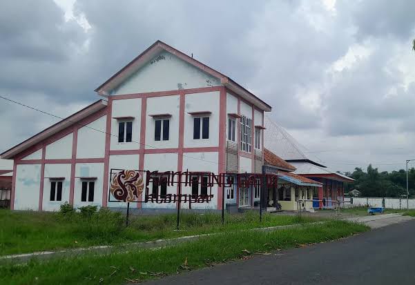 Gedung Sentra Batik Klampar Terbengkalai Begitu Saja