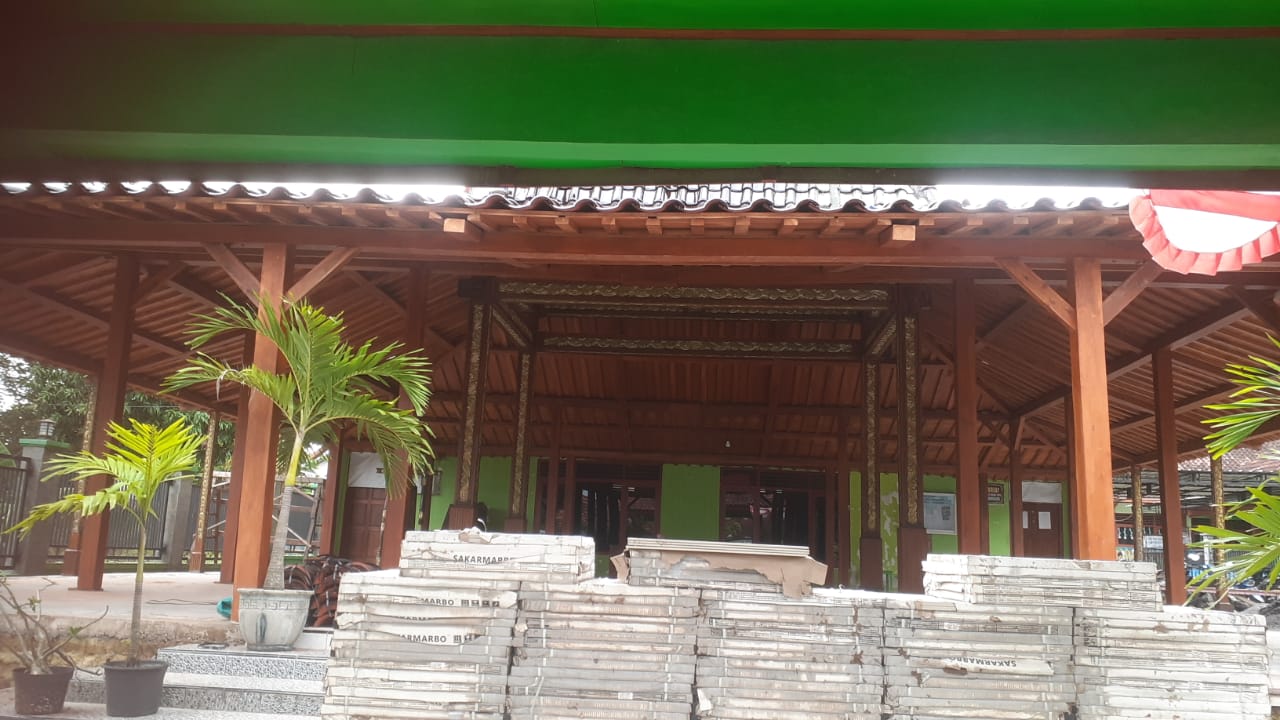 Pembangunan Pendopo Desa Dituduh Pakai Barang Rongsokan? Fakta di Lapangan Membungkam Tuduhan Miring!