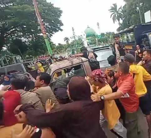 Penertiban PKL di Arek Lancor oleh Sat Pol PP Penuh Dengan Tantangan