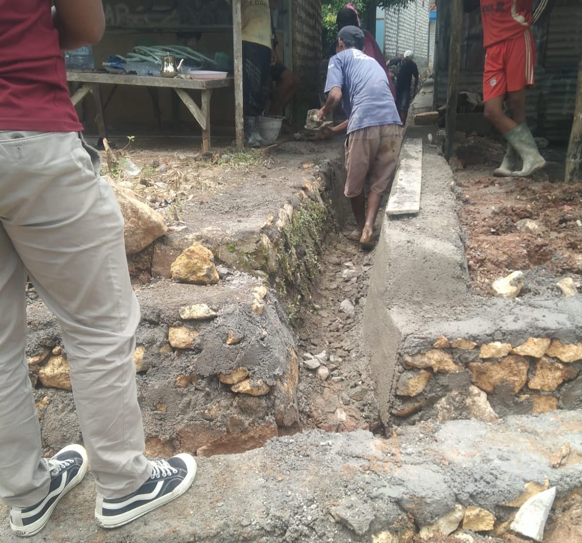 Tumpang Tindih Pekerjaan lama Diperbarui Atas Kemauan Consultan, Saluran Desa Kadundung, Diduga Asal Jadi
