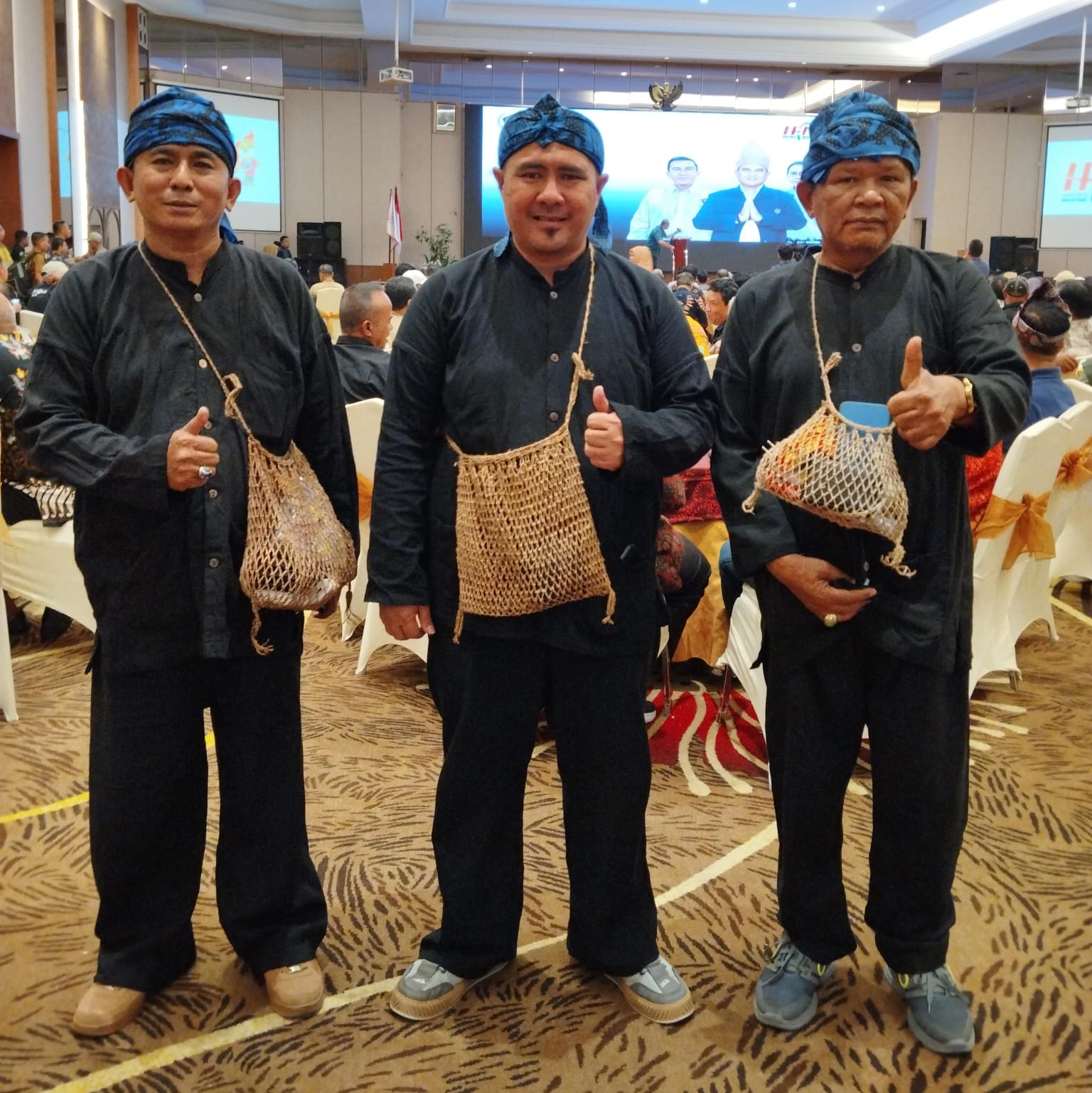 PWI Banten Perkenalkan Pakaian Khas Baduy di HPN Riau