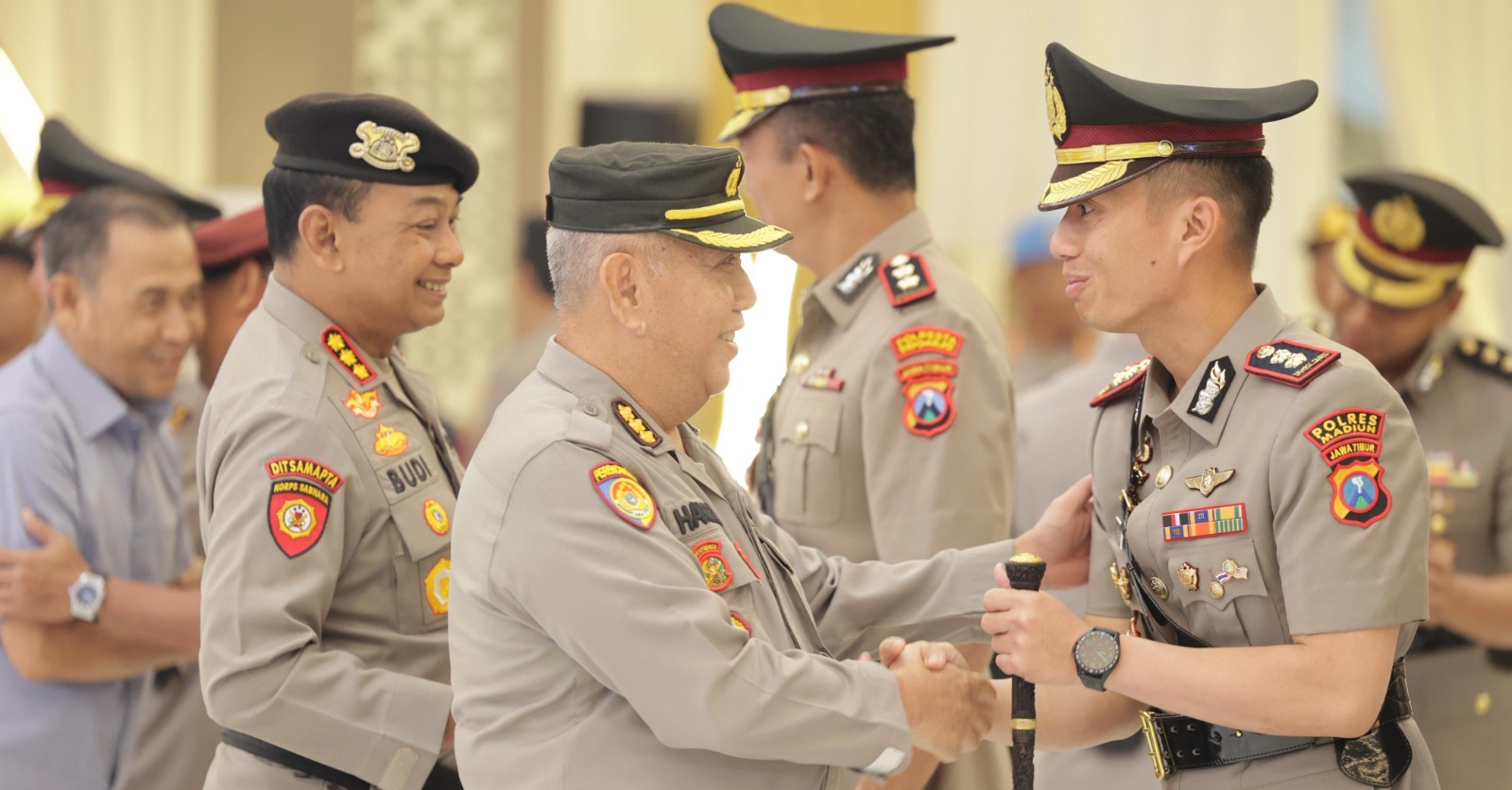 Estafet Kepemimpinan Polres Madiun, AKBP Kemas Indra Natanegara Resmi Gantikan AKBP Mohammad Zainur Rofik