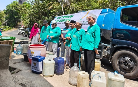 Baznas Lombok Barat Salurkan Air Bersih, 4 Kecamatan Jadi Sasaran Penanganan Kekeringan
