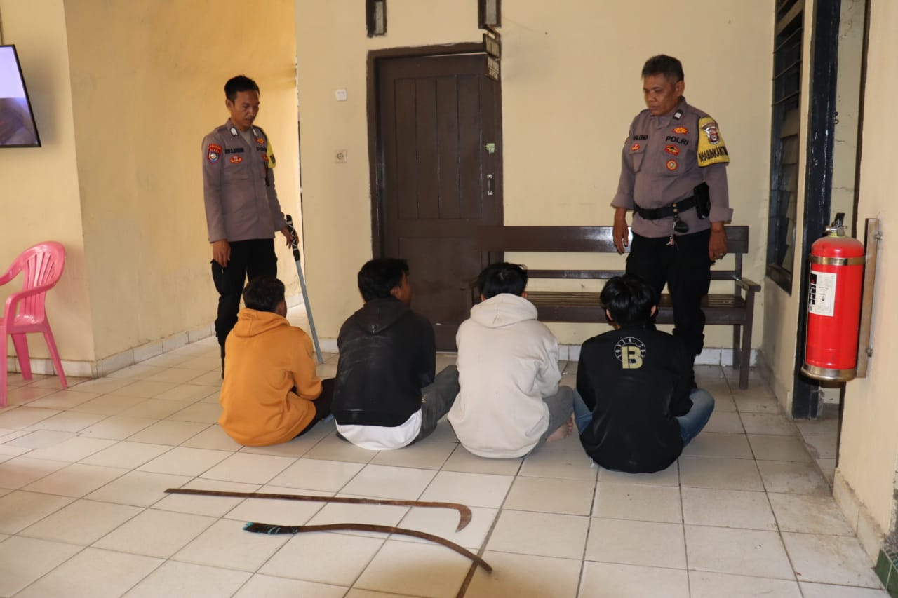 Polisi Amankan Remaja Hendak Tawuran, 3 Senjata Tajam dan 2 Motor Disita