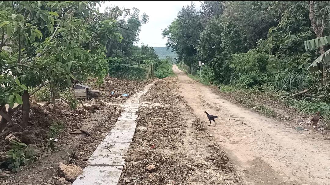 Ngawur, U Ditch Desa Majangan Dikerjakan Asal Jadi, Finishing Terlihat Berantakan