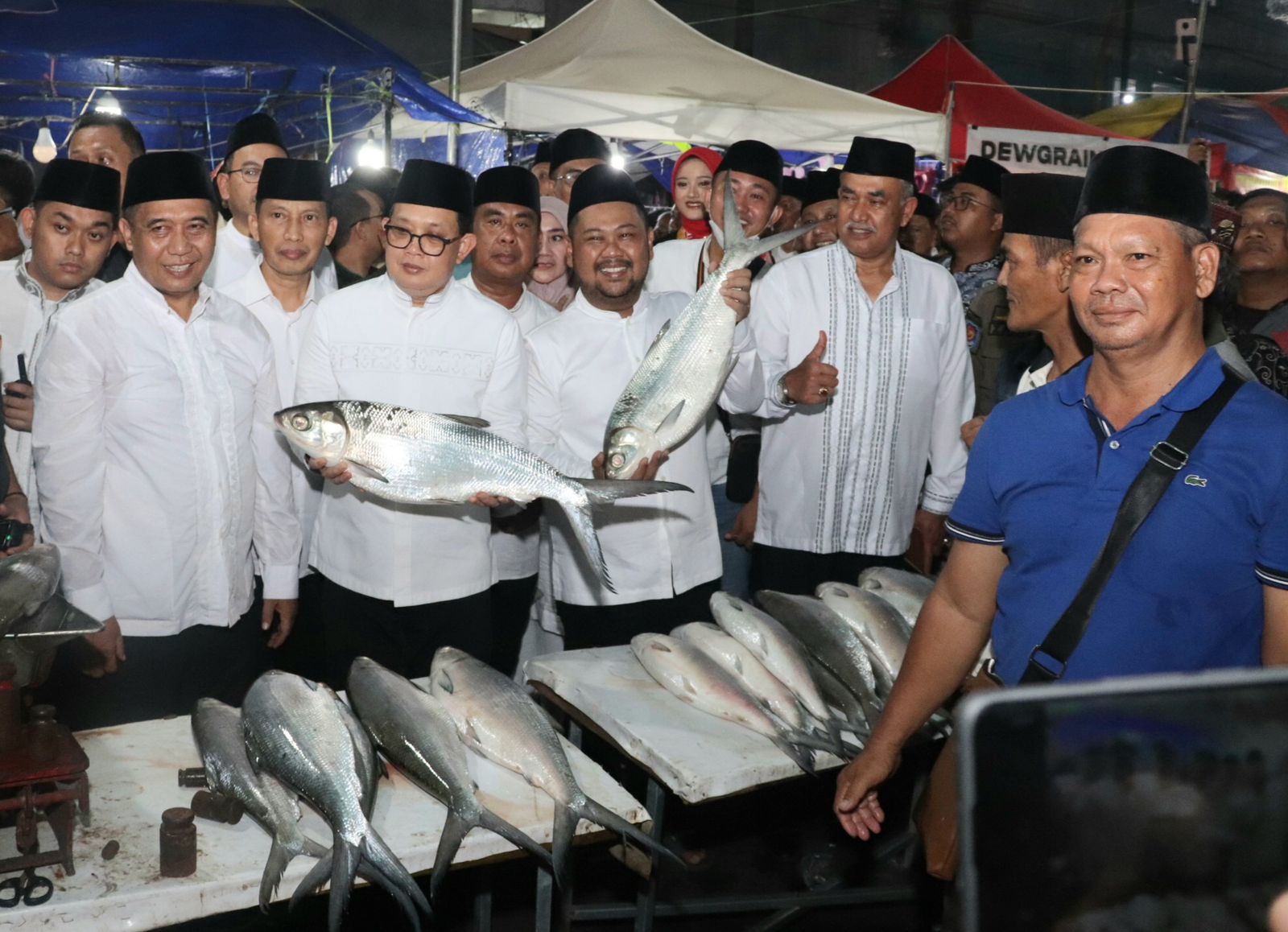 Pesta Bersama Masyarakat Sambut Lebaran, Bupati Gresik Gus Yani Lestarikan Pasar Bandeng Kawak