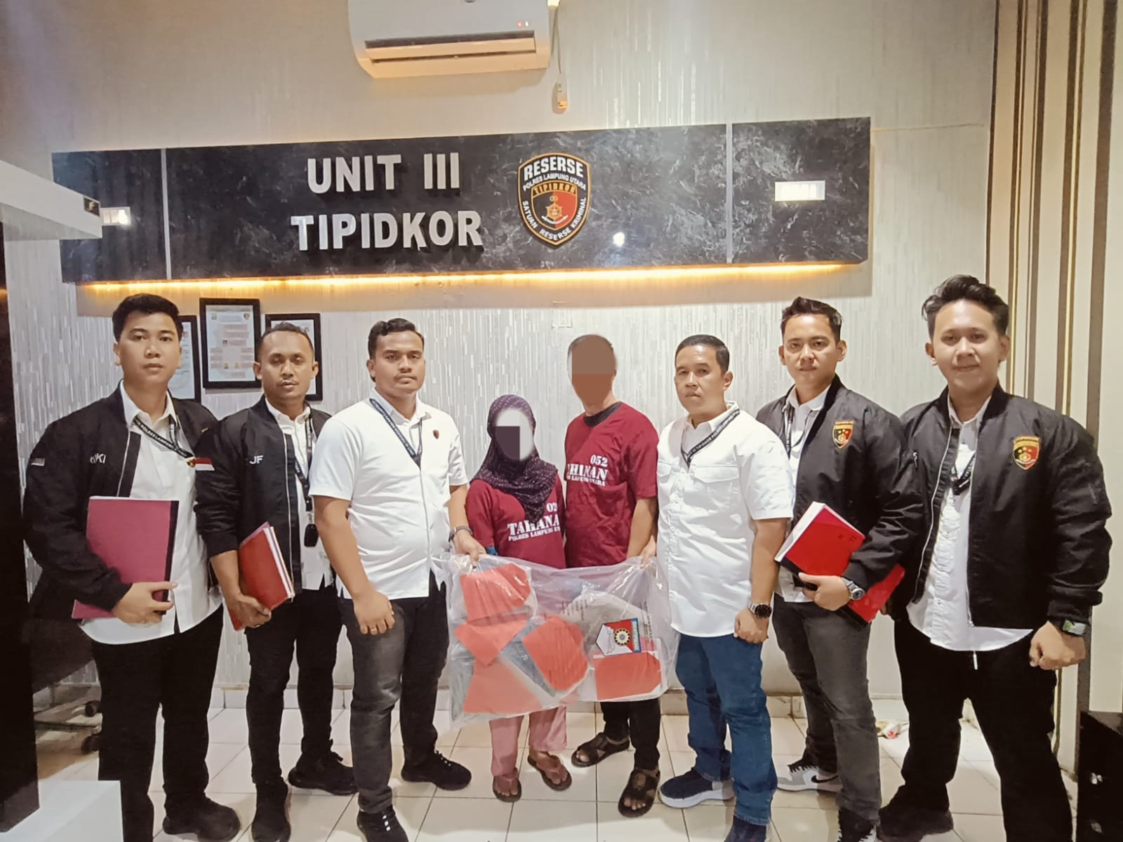 Sat Reskrim Polres Lampung Utara Serahkan Tersangka dan Barang Bukti Kasus Korupsi ke Kejaksaan