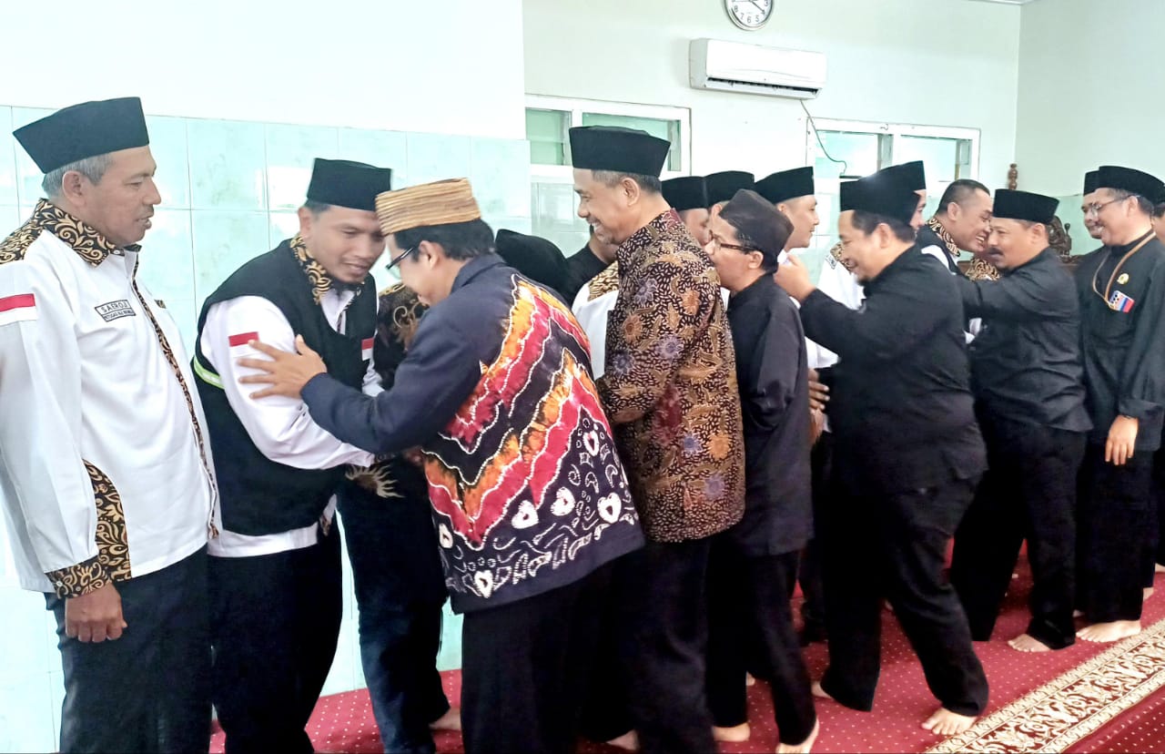 Kepala Kemenag Resmi Melepas Petugas Haji Kabupaten Banyuwangi Tahun 2024