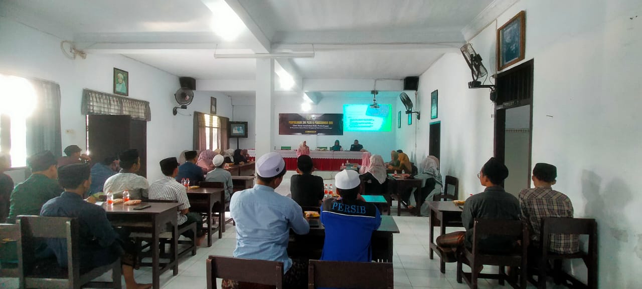 Dinas Kesehatan Kabupaten Probolinggo Menggelar Penyuluhan 3M Plus dan Pencegahan DBD di Pondok Pesantren Zainul Hasan Genggong