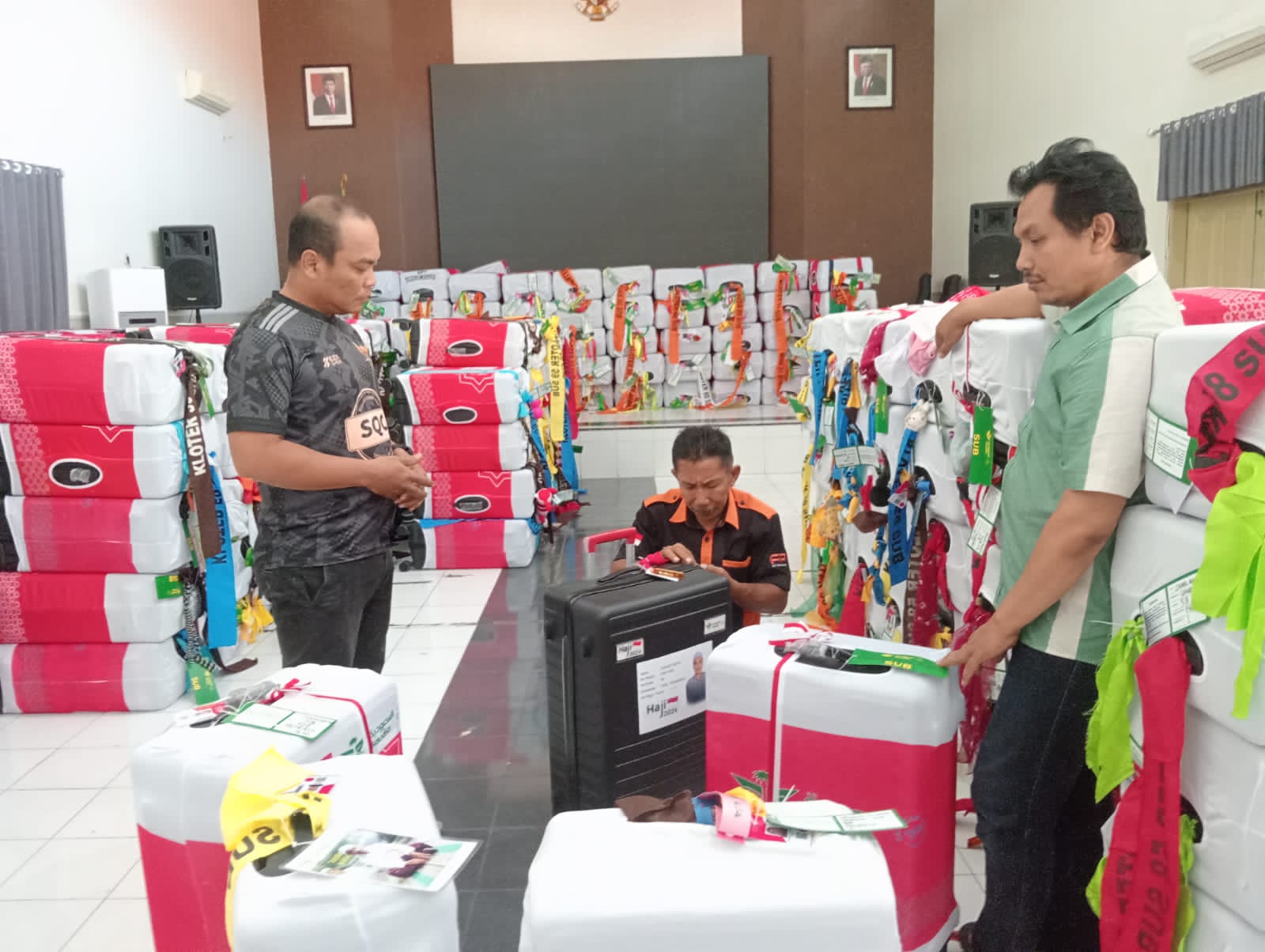 Ditemukan Laptop Dalam Tas Koper Jama'ah, Petugas Haji Banyuwangi Lakukan ini.!!