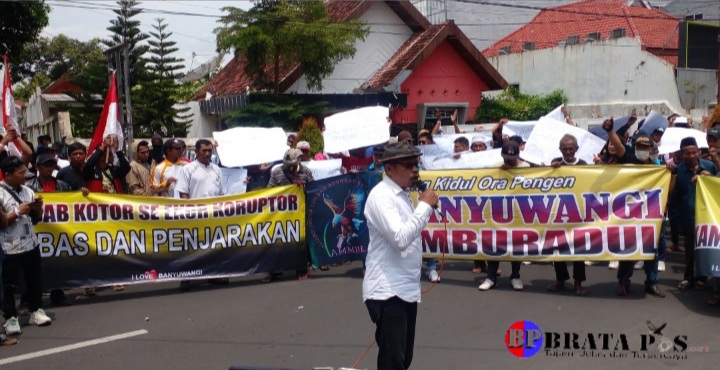 AMMBLAS Gelar Aksi Demo Sikapi Dugaan Fee 40% Proyek di Banyuwangi, Usut Biang Keroknya..!!